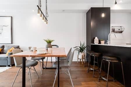 Sleek Condo In The Heart Of Little Italy By Den Stays Montréal Esterno foto