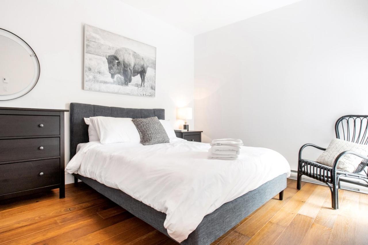 Sleek Condo In The Heart Of Little Italy By Den Stays Montréal Camera foto