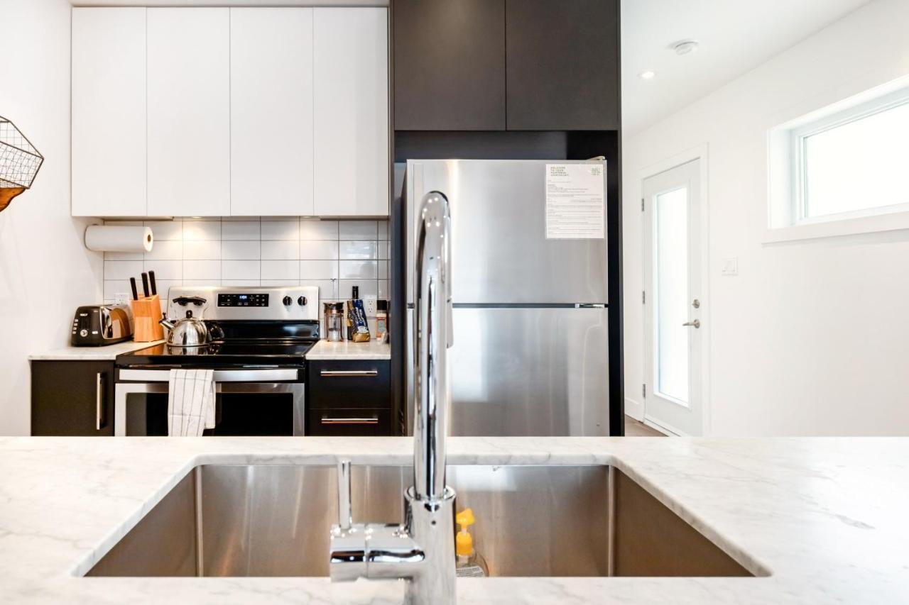 Sleek Condo In The Heart Of Little Italy By Den Stays Montréal Camera foto