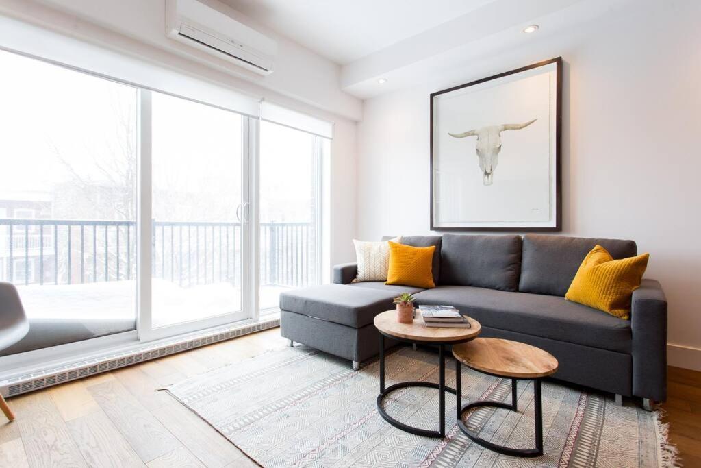 Sleek Condo In The Heart Of Little Italy By Den Stays Montréal Esterno foto