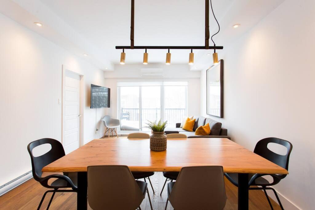 Sleek Condo In The Heart Of Little Italy By Den Stays Montréal Esterno foto